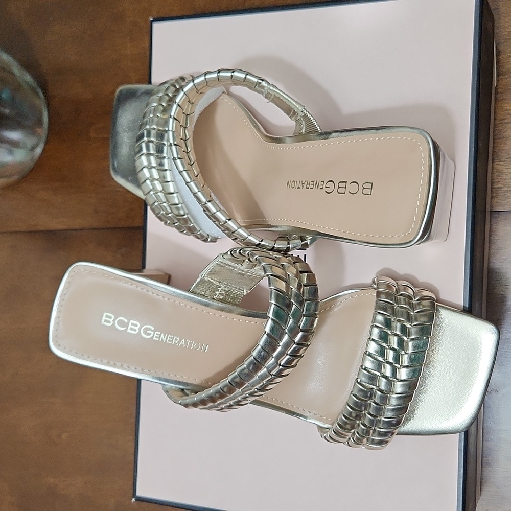 BCBGeneration gold heels - Picture 3 of 5